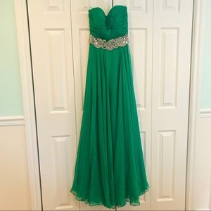 Emerald Green Jovani gown/prom dress
